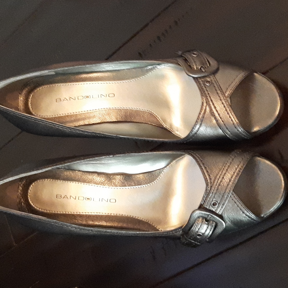 Bandolino Bronze 8.5 Heels, New